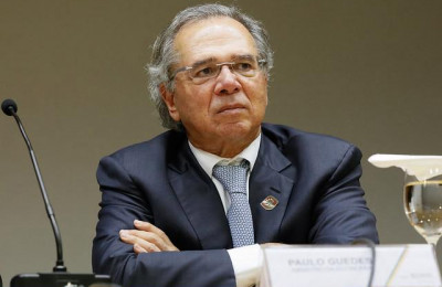 Reajustes salariais gerais podem “destruir nossa economia”, diz Guedes